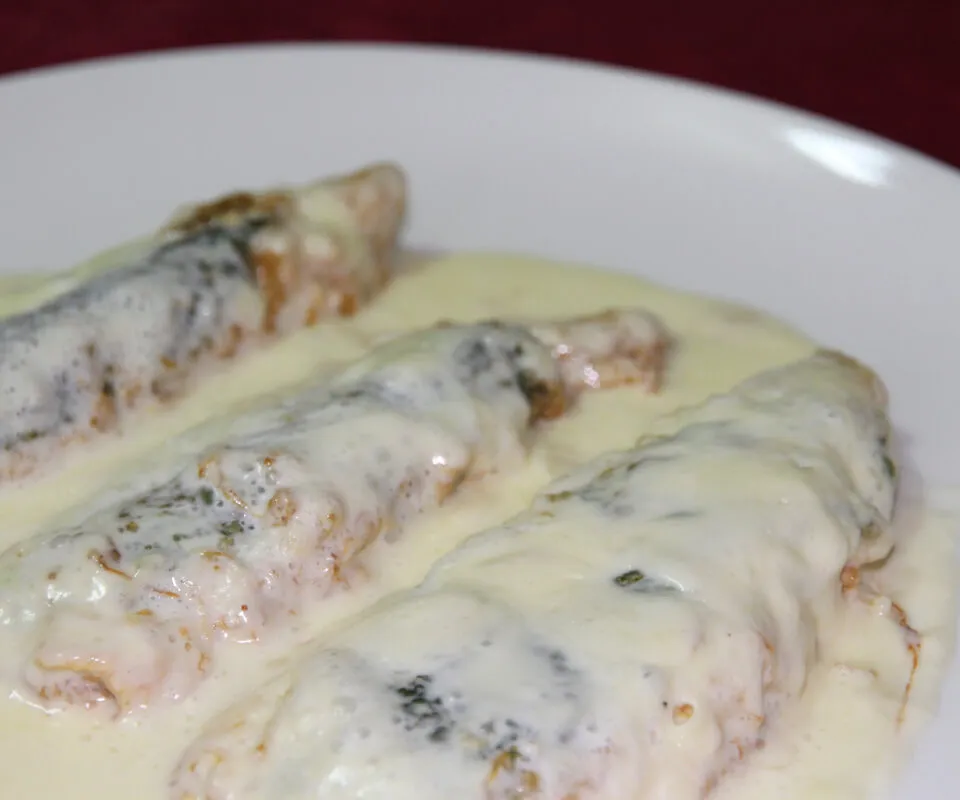 Espárragos rellenos, especialidad del Restaurante Borrasco